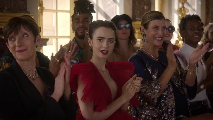 Emily_in_Paris_S02E10_WEBRip_x264-ION10_1868.jpg