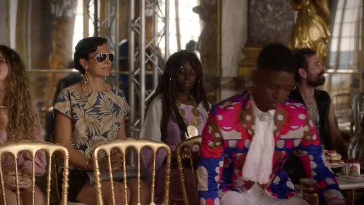 Emily_in_Paris_S02E10_WEBRip_x264-ION10_1874.jpg