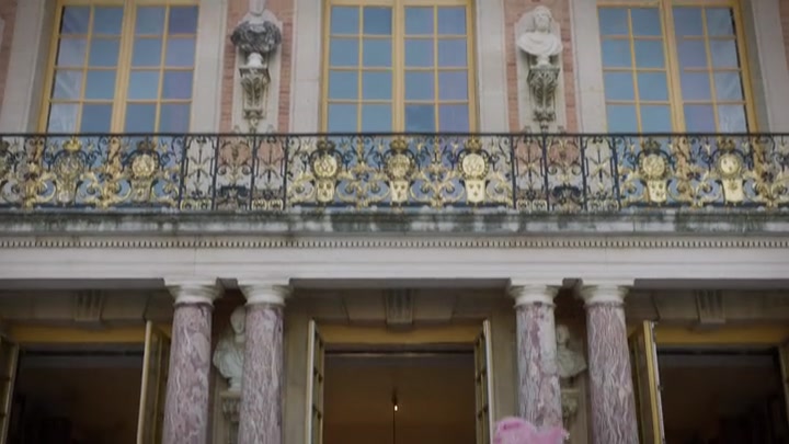 Emily_in_Paris_S02E10_WEBRip_x264-ION10_1883.jpg