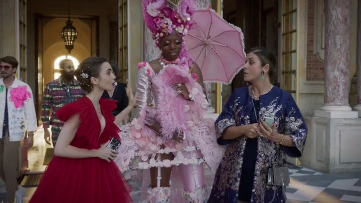 Emily_in_Paris_S02E10_WEBRip_x264-ION10_1908.jpg