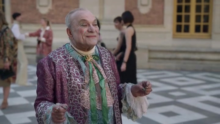 Emily_in_Paris_S02E10_WEBRip_x264-ION10_1917.jpg