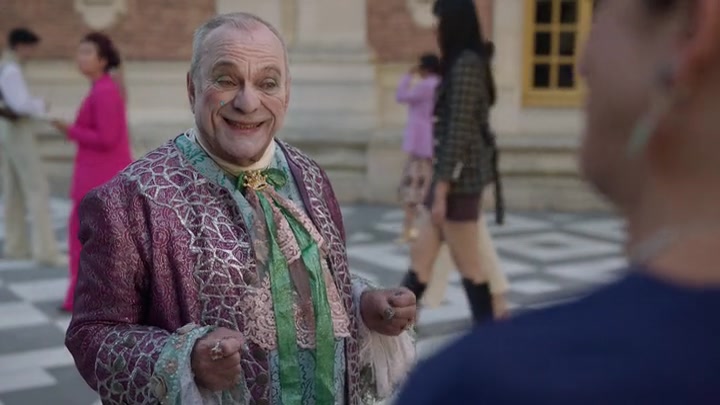 Emily_in_Paris_S02E10_WEBRip_x264-ION10_1934.jpg
