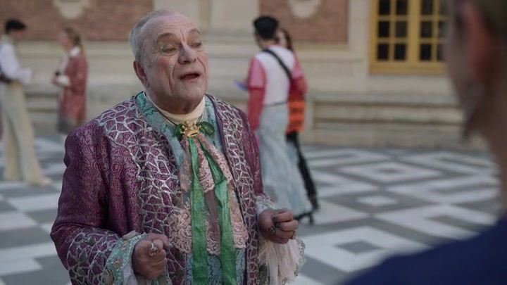 Emily_in_Paris_S02E10_WEBRip_x264-ION10_1945.jpg