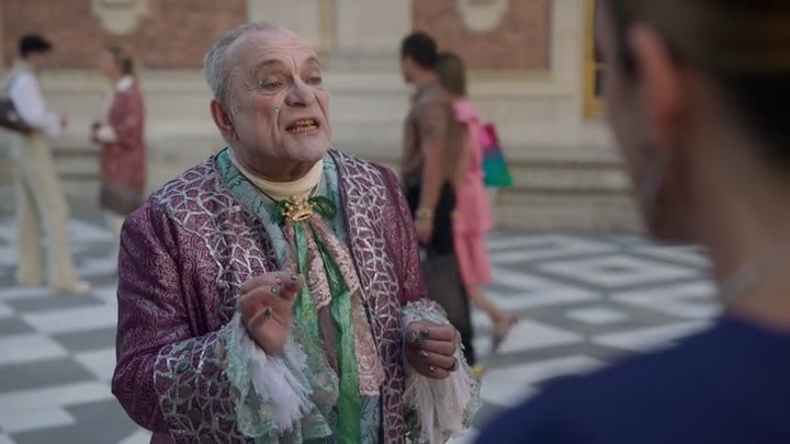 Emily_in_Paris_S02E10_WEBRip_x264-ION10_1962.jpg