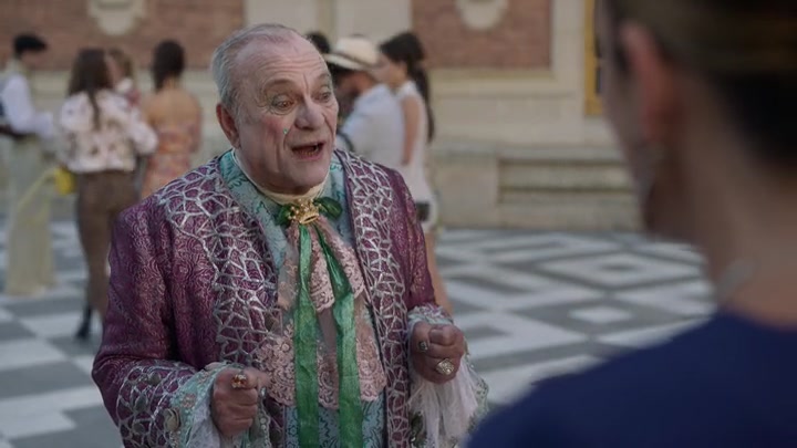 Emily_in_Paris_S02E10_WEBRip_x264-ION10_1973.jpg
