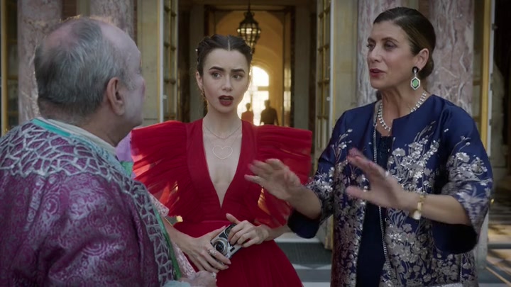 Emily_in_Paris_S02E10_WEBRip_x264-ION10_1974.jpg