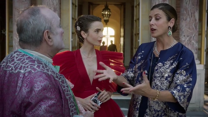 Emily_in_Paris_S02E10_WEBRip_x264-ION10_1978.jpg