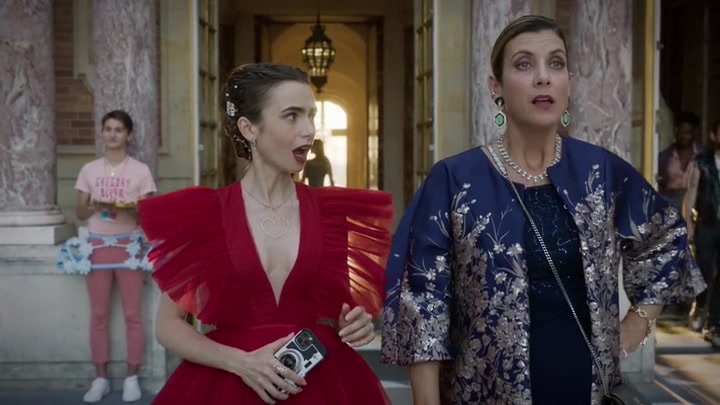 Emily_in_Paris_S02E10_WEBRip_x264-ION10_2004.jpg