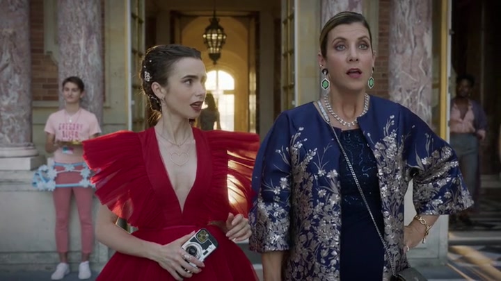 Emily_in_Paris_S02E10_WEBRip_x264-ION10_2005.jpg