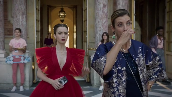 Emily_in_Paris_S02E10_WEBRip_x264-ION10_2007.jpg