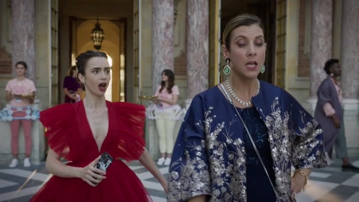 Emily_in_Paris_S02E10_WEBRip_x264-ION10_2009.jpg