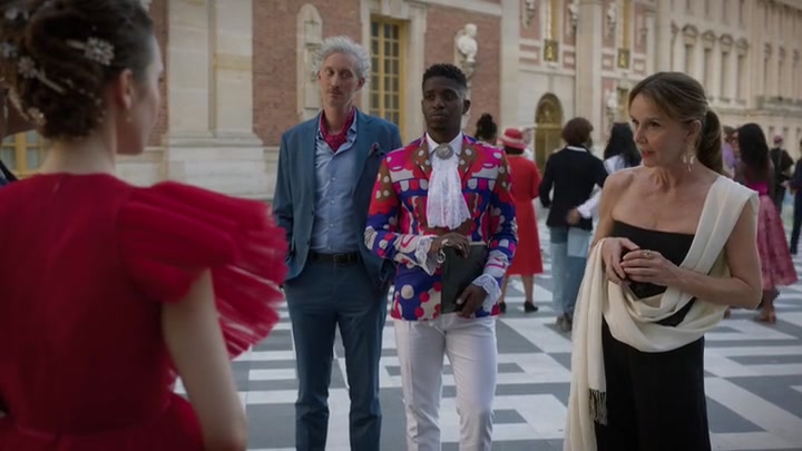 Emily_in_Paris_S02E10_WEBRip_x264-ION10_2021.jpg