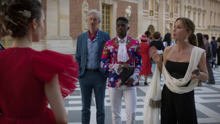 Emily_in_Paris_S02E10_WEBRip_x264-ION10_2022.jpg