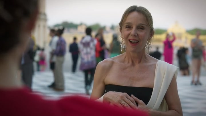 Emily_in_Paris_S02E10_WEBRip_x264-ION10_2048.jpg