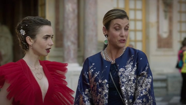 Emily_in_Paris_S02E10_WEBRip_x264-ION10_2062.jpg