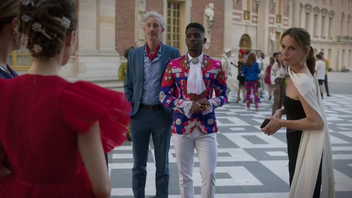 Emily_in_Paris_S02E10_WEBRip_x264-ION10_2074.jpg Emily_in_Paris_S02E10_WEBRip_x264-ION10_2074.jpg