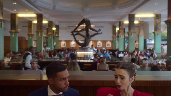 Emily_in_Paris_S02E10_WEBRip_x264-ION10_2102.jpg