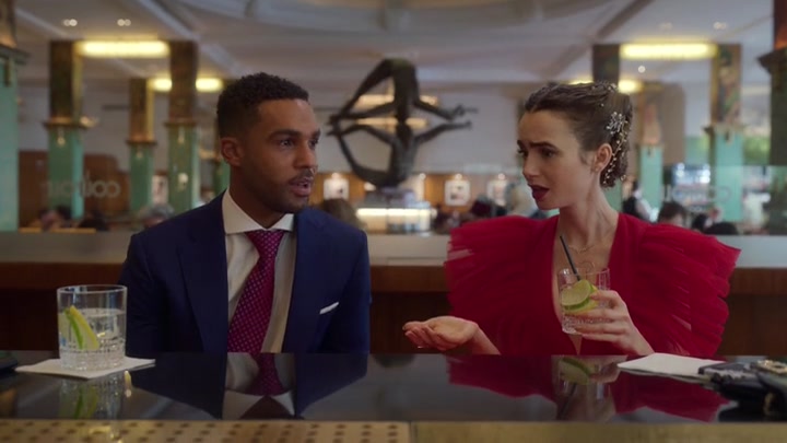 Emily_in_Paris_S02E10_WEBRip_x264-ION10_2106.jpg