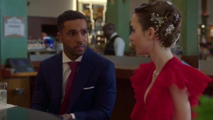 Emily_in_Paris_S02E10_WEBRip_x264-ION10_2114.jpg