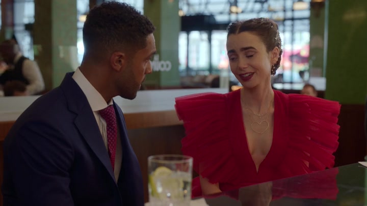 Emily_in_Paris_S02E10_WEBRip_x264-ION10_2123.jpg