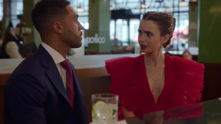 Emily_in_Paris_S02E10_WEBRip_x264-ION10_2134.jpg