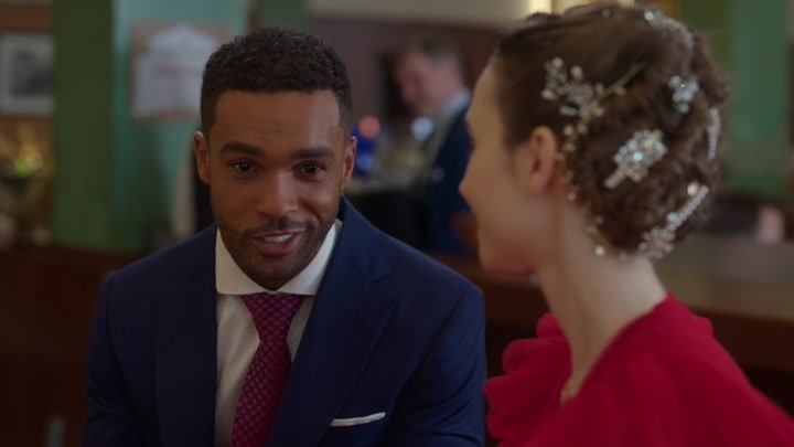 Emily_in_Paris_S02E10_WEBRip_x264-ION10_2192.jpg