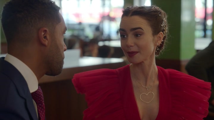 Emily_in_Paris_S02E10_WEBRip_x264-ION10_2201.jpg