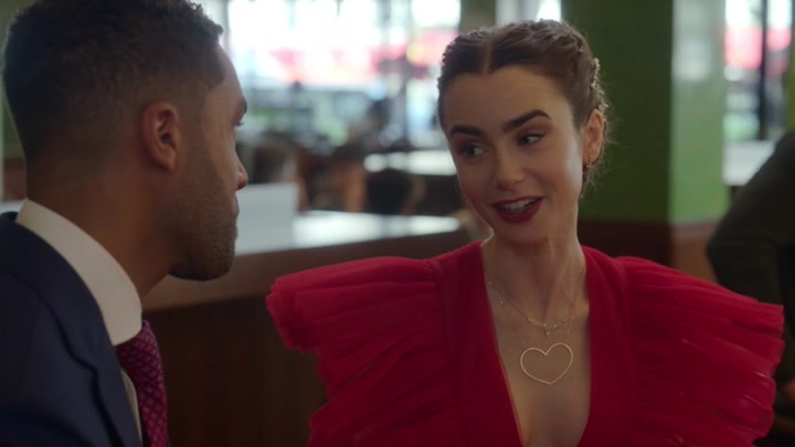 Emily_in_Paris_S02E10_WEBRip_x264-ION10_2202.jpg