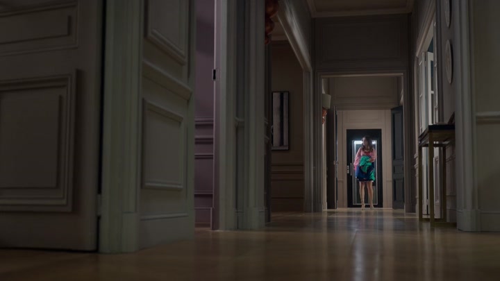 Emily_in_Paris_S02E10_WEBRip_x264-ION10_2223.jpg