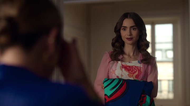Emily_in_Paris_S02E10_WEBRip_x264-ION10_2261.jpg
