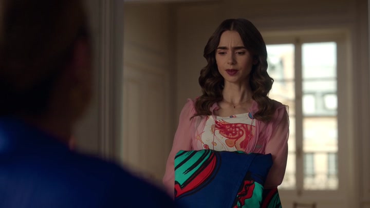 Emily_in_Paris_S02E10_WEBRip_x264-ION10_2303.jpg