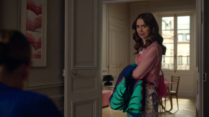 Emily_in_Paris_S02E10_WEBRip_x264-ION10_2323.jpg