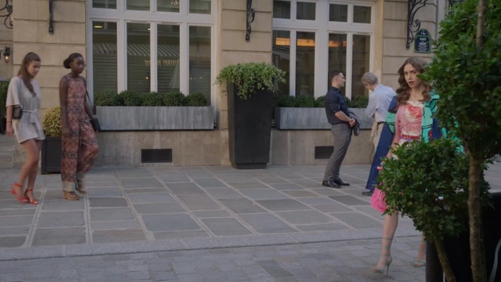Emily_in_Paris_S02E10_WEBRip_x264-ION10_2346.jpg Emily_in_Paris_S02E10_WEBRip_x264-ION10_2346.jpg