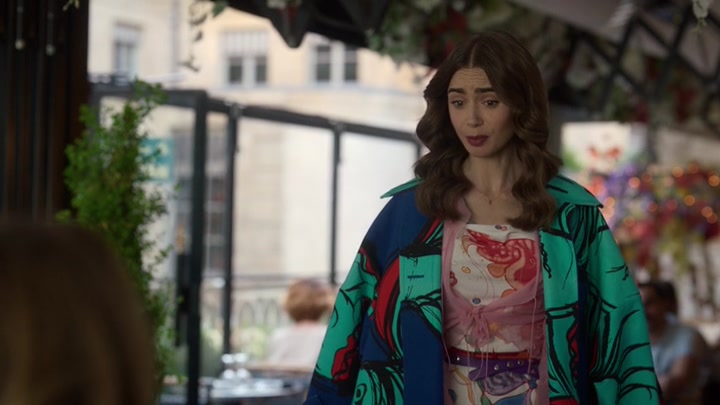 Emily_in_Paris_S02E10_WEBRip_x264-ION10_2364.jpg