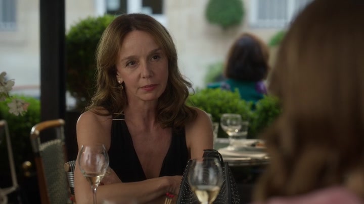 Emily_in_Paris_S02E10_WEBRip_x264-ION10_2377.jpg