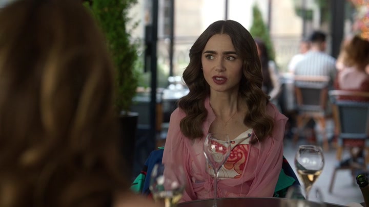 Emily_in_Paris_S02E10_WEBRip_x264-ION10_2386.jpg