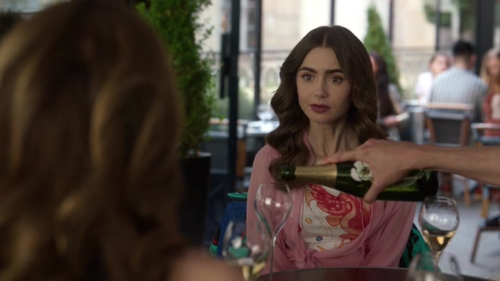Emily_in_Paris_S02E10_WEBRip_x264-ION10_2397.jpg