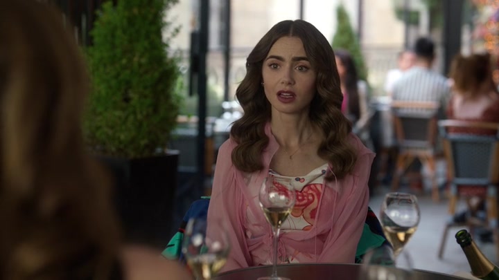 Emily_in_Paris_S02E10_WEBRip_x264-ION10_2404.jpg