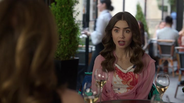 Emily_in_Paris_S02E10_WEBRip_x264-ION10_2423.jpg