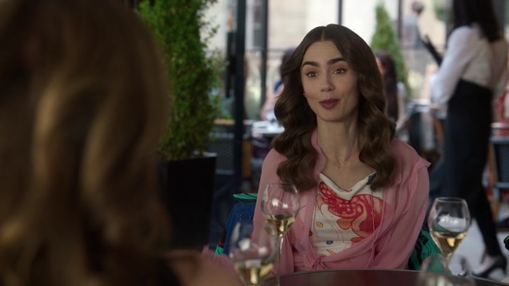 Emily_in_Paris_S02E10_WEBRip_x264-ION10_2460.jpg