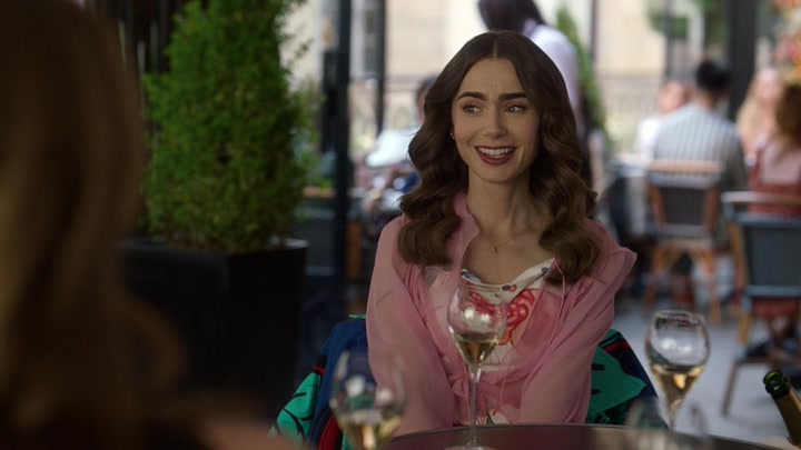 Emily_in_Paris_S02E10_WEBRip_x264-ION10_2474.jpg