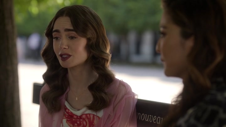 Emily_in_Paris_S02E10_WEBRip_x264-ION10_2533.jpg