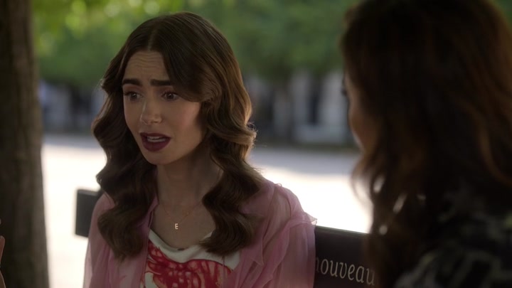 Emily_in_Paris_S02E10_WEBRip_x264-ION10_2543.jpg