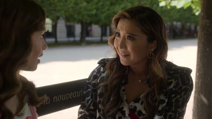 Emily_in_Paris_S02E10_WEBRip_x264-ION10_2599.jpg