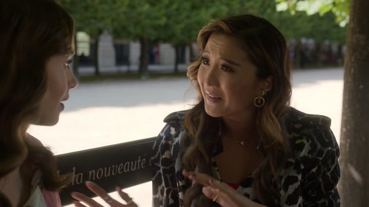 Emily_in_Paris_S02E10_WEBRip_x264-ION10_2600.jpg