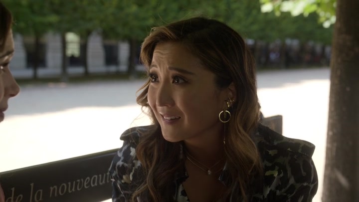 Emily_in_Paris_S02E10_WEBRip_x264-ION10_2607.jpg