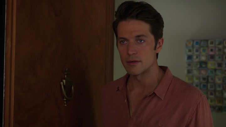 Emily_in_Paris_S02E10_WEBRip_x264-ION10_2632.jpg