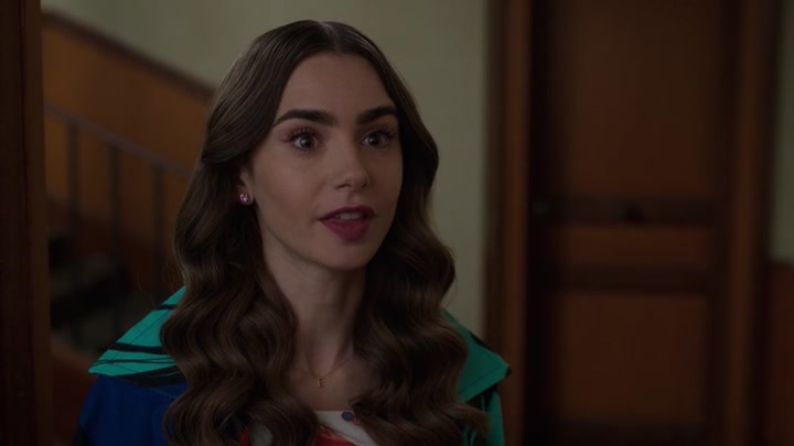 Emily_in_Paris_S02E10_WEBRip_x264-ION10_2635.jpg