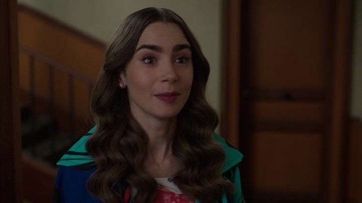 Emily_in_Paris_S02E10_WEBRip_x264-ION10_2642.jpg