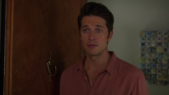 Emily_in_Paris_S02E10_WEBRip_x264-ION10_2659.jpg